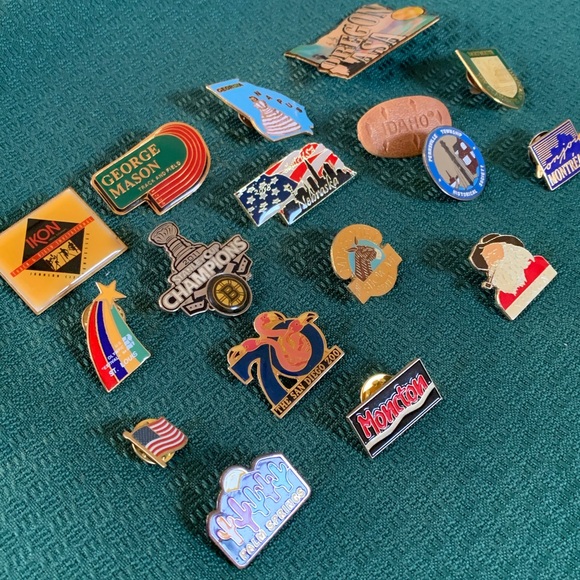Mixed Lot of 17 Lapel Pin States, Hockey, Canadian Cities - Picture 2 of 8